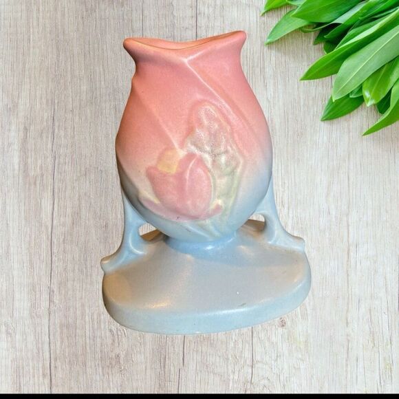 Magnolia Hull Pottery Garniture Set - Picture 3 of 12